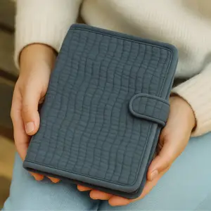 Protège carnet de santé Wavy gris clair