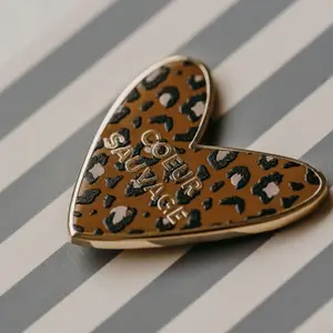 Pin's cœur motif léopard Cœur Sauvage