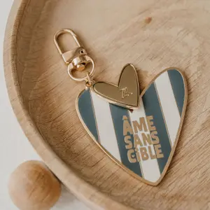 Porte-clés cœur émaillé Âme sans cible