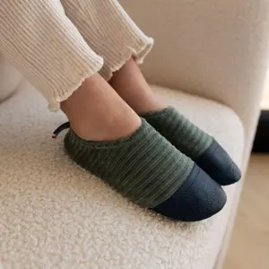 Chaussons Les Petits Velours Gris Vert (pointures 18-20)