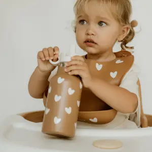 Bavoir en silicone Coeurs Caramel
