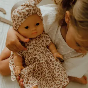 Poupée Léa avec tenue robe Léopard