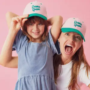 Casquette enfant trucker Drama Queen rose et vert (3-6 ans)
