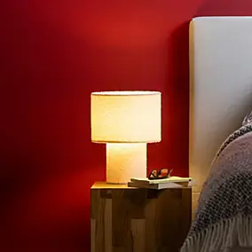 Lampe à poser Teddy tissu bouclette blanc câble tissu noir IP20 E27 25W Ø23 x H.30cm Brilliant