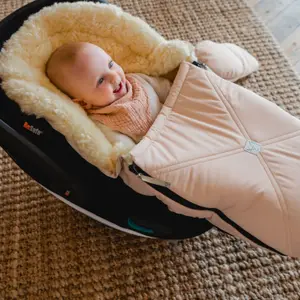 Chancelière pour siège-auto bébé en peau d'agneau EMMY crème