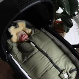 Chancelière pour siège-auto bébé en peau d'agneau NAADJA kaki