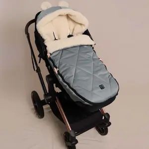 Chancelière capuche souris en laine vert (6-36 mois)