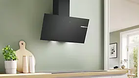 Hotte inclinée en verre noir DWK85DK60 BOSCH