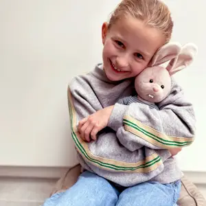 Lapin Lucas (20 cm assis)