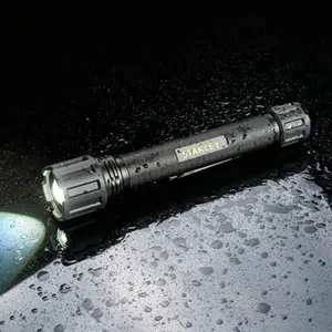 Lampe torche LED 800 lumens, 260 m de portée