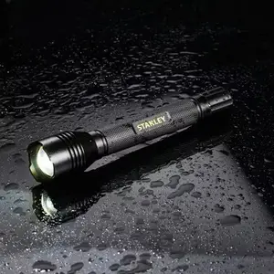 Lampe torche LED 280 lumens, 150 m de portée