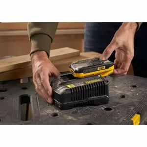 Chargeur rapide V20 4Ah 18 V - SFMCB14-QW