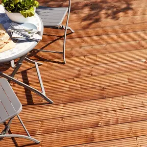 Lame de terrasse "Lemhi" pin teinté brun