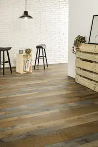 Sol stratifié à clipser aspect chêne "Barnwood" - L. 138,3 x l. 19,3 cm x Ép. 8 mm