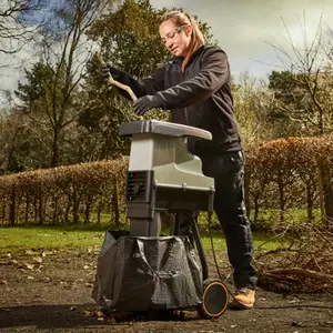 Broyeur à végétaux électrique 2400 W