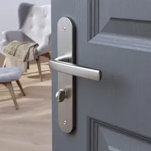 Poignée de porte "Iza" avec serrure à condamnation - Entraxe 195 mm
