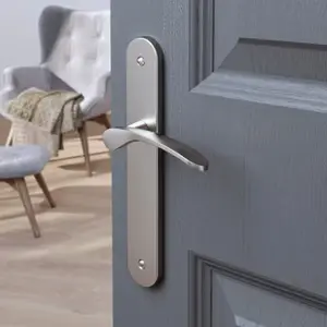 Poignée de porte "Loric" sans trou - Entraxe 195 mm