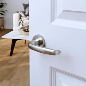Poignée de porte sur rosace "Goderic" sans trou