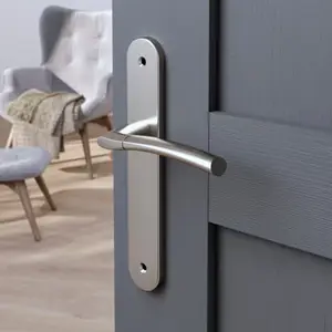 Poignée de porte "Helmic" sans trou - Entraxe 195 mm