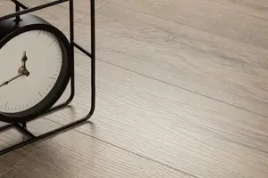 Sol stratifié 7 mm AC4 "Oak Brera"