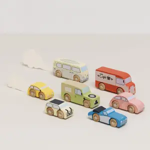 Set de 7 voitures rétro en bois FSC