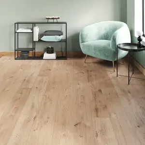 Sol stratifié à clipser 8 mm AC4, compatible pièce humide, marron naturel effet chêne ALBISOLA WP - 138,3 x 19,3 cm