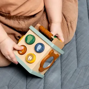 Petit cube d'activité en bois All animals