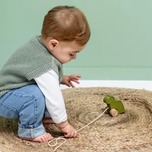 Petit jouet à tirer en bois Mr. Dino