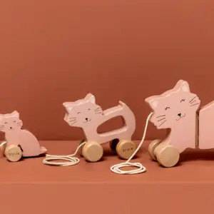 Jouet à tirer ondulant en bois Mrs. Cat