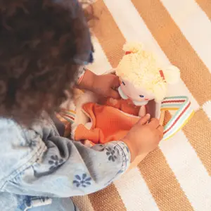 Poupée Mela et son couffin (21 cm)