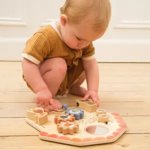 Tableau d'activités bébé en bois