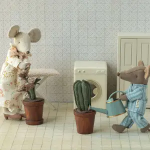Grand frère Souris bleue dans sa boîte assortie