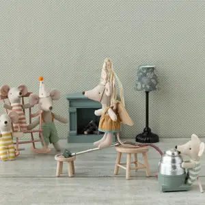 Triplés Bébés Souris dans leur boîte assortie