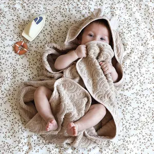 Cape de bain bébé ours amande (80 x 80 cm)