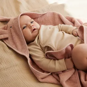 Cape de bain Albert Rabbit rose (70 x 70 cm)