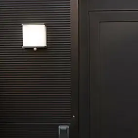 Applique murale extérieure solaire LED 1000 lm avec détecteur de mouvement IP54 noir Lutec Doblo