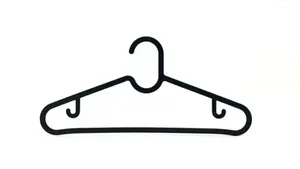 Lot de 10 cintres en plastiques noir - 39 x 18,5 x 0,4 cm.