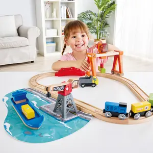 Circuit de train cargo et grue