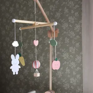 Mobile en bois Lapin