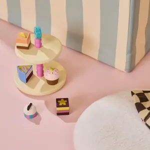 Présentoir à gâteaux avec pâtisseries (6 pièces)