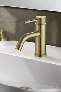 Mitigeur lavabo doré brossé "Oyace"