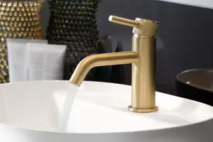Mitigeur lavabo M SINDIA finition or brossé - cartouche céramique et vidage clic-clac