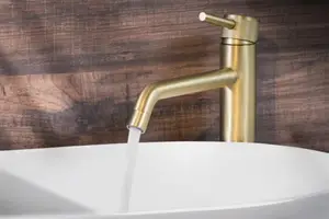 Mitigeur lavabo XL SINDIA acier inoxydable finition or brossé H. 25,6 cm P. 19,3 cm
