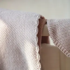 Couverture tricot bébé rose (75 x 100 cm)