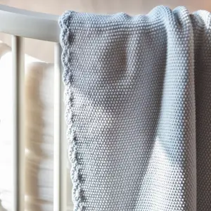 Couverture tricot bébé bleu (75 x 100 cm)