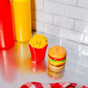 Salière et poivrière burger et frites