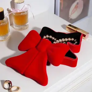 Boîte à bijoux nœud rouge