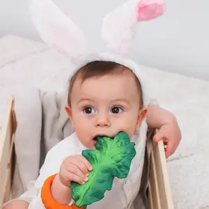 Jouet de dentition bébé Kendall la feuille de chou en latex d'hévéa