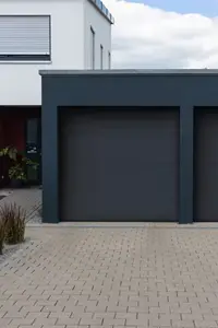 Porte de garage sectionnelle structurée motorisée gris H. 200 x L. 240 cm