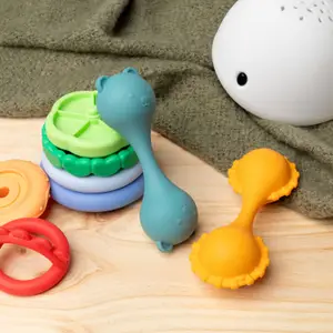 Lot de 2 hochets ours et lion en silicone